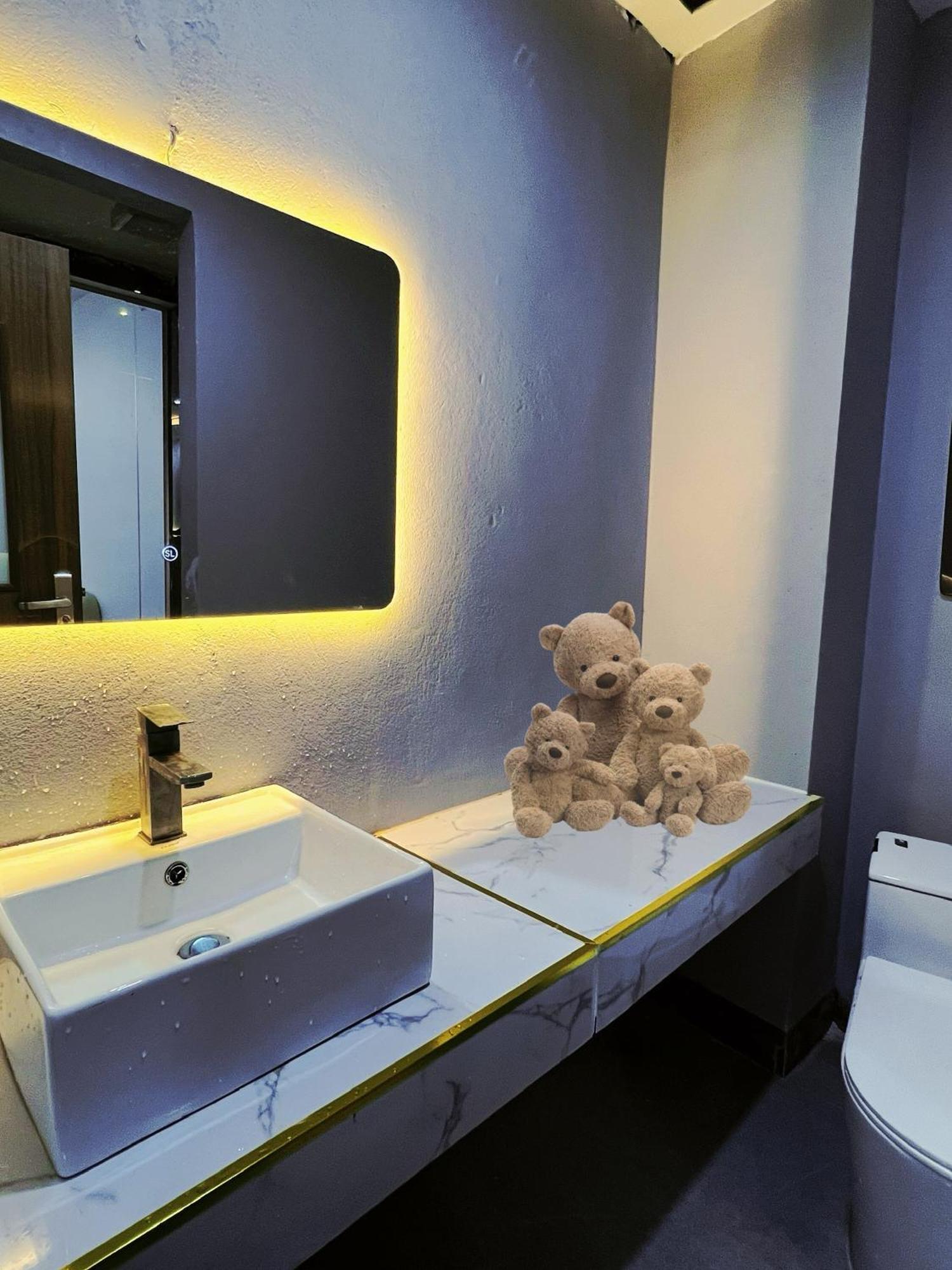 Venus Apartment Kham Thien Hanoi Exterior photo