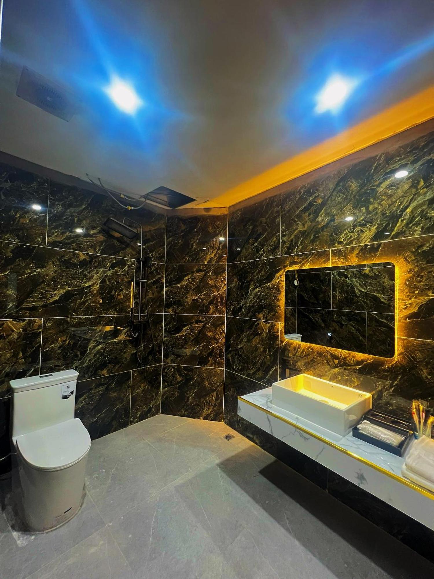Venus Apartment Kham Thien Hanoi Exterior photo