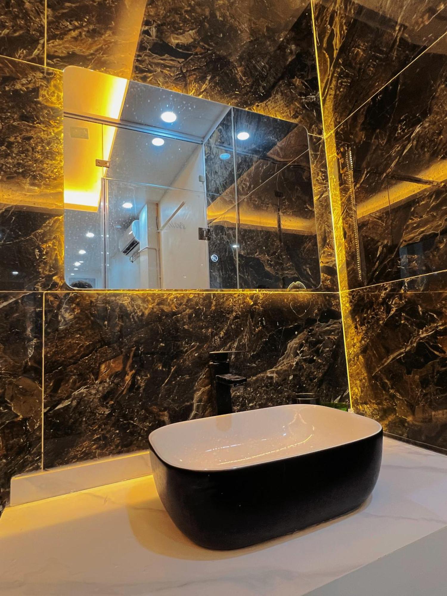 Venus Apartment Kham Thien Hanoi Exterior photo